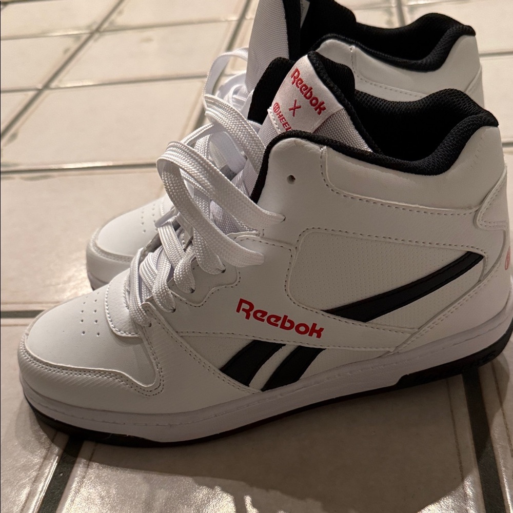 Reebok heelys White and Black High-Tops with Red Logo kids